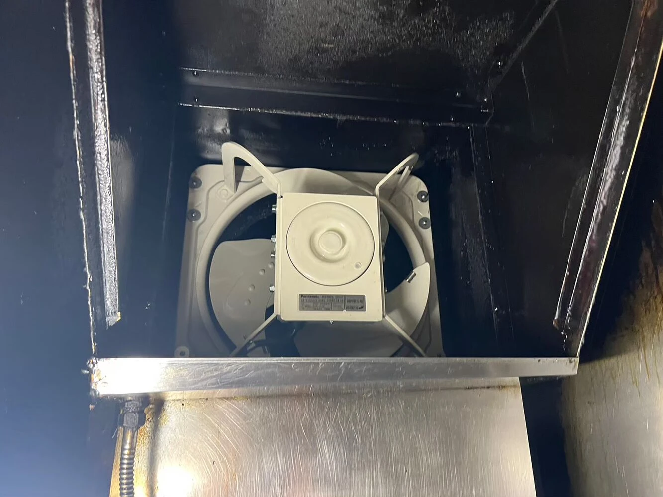 新宿区　有圧換気扇　施工後