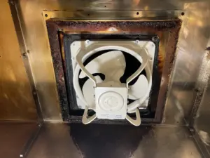 投稿についてもっと詳しく 業務用換気扇交換時期を迎えた店舗の改善対応弱まった風量を回復した施工内容