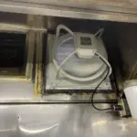 古い業務用換気扇を交換した理由と改善ポイント｜プロが見た注意点