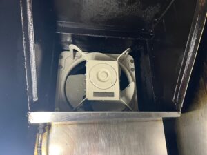 投稿についてもっと詳しく 業務用換気扇の排気不足を改善した施工例　店舗の換気環境を整えた対応記録