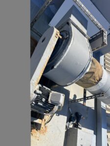 投稿についてもっと詳しく ベルトファン異音の改善作業厨房の排気が安定した施工例