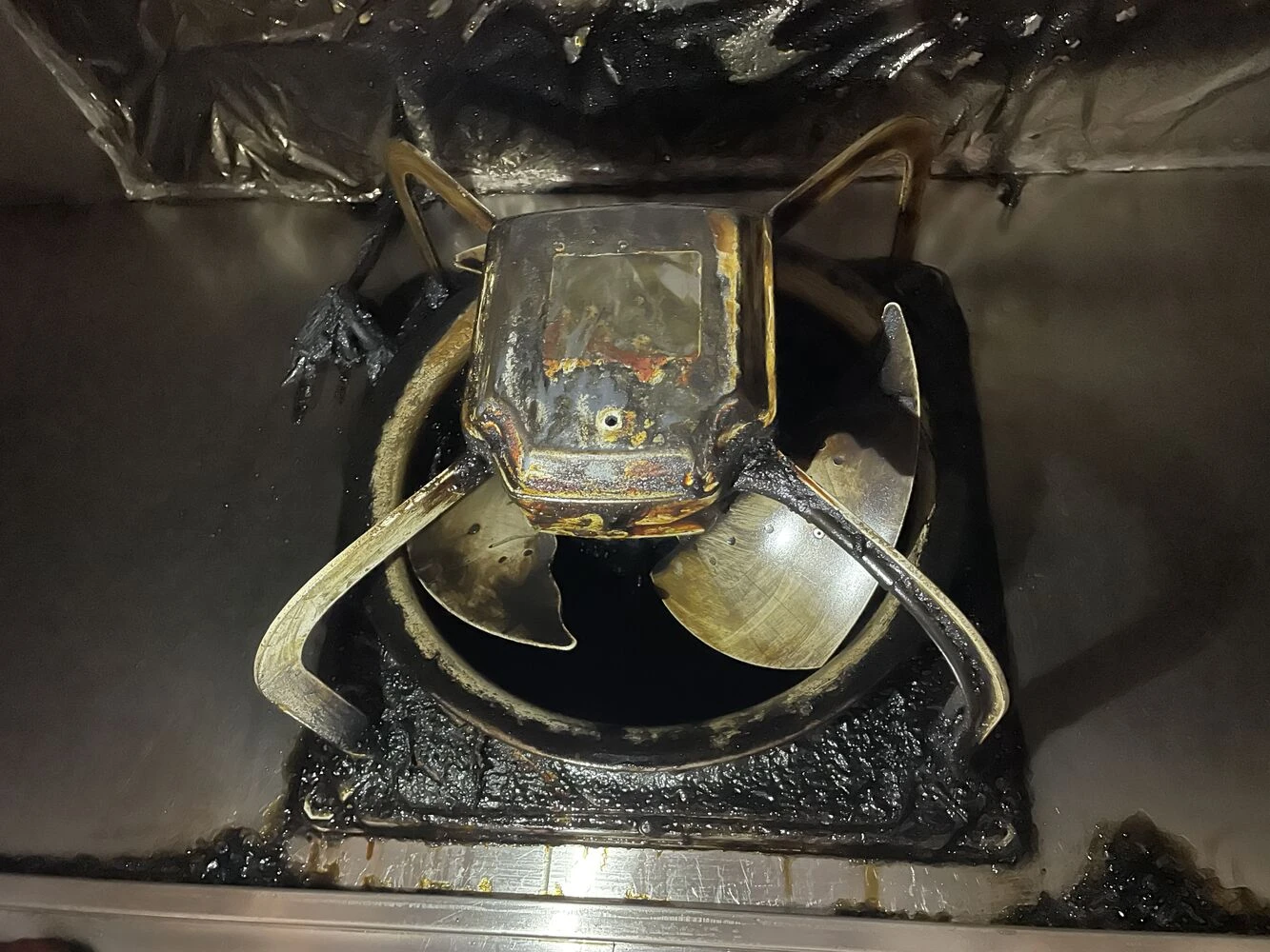 あなたが現在見ているのは 厨房排気ダクト清掃｜油詰まり・臭気対策