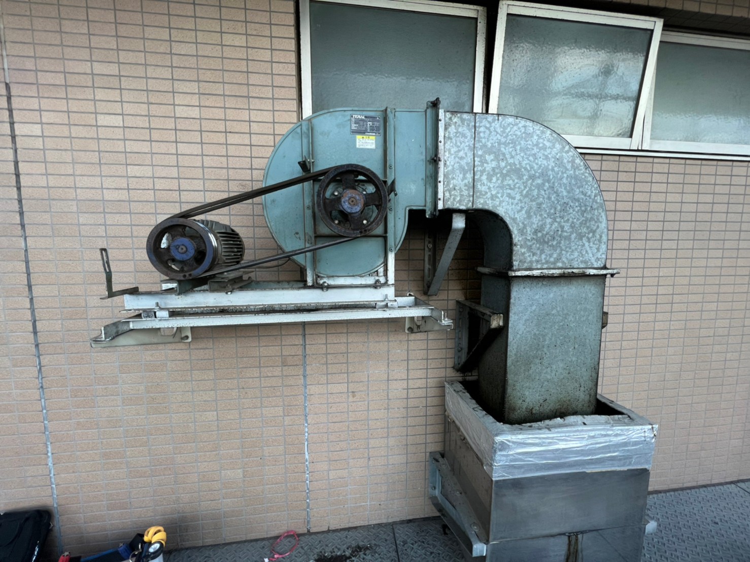 あなたが現在見ているのは 業務用換気扇の交換は「能力」と「設置条件」が9割。現地調査〜取付・試運転まで一括対応